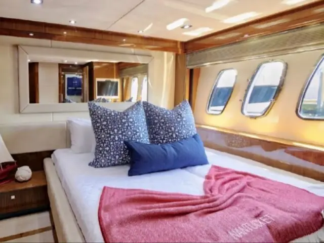 THE CABANA | Sunseeker 86 — 42 / 53