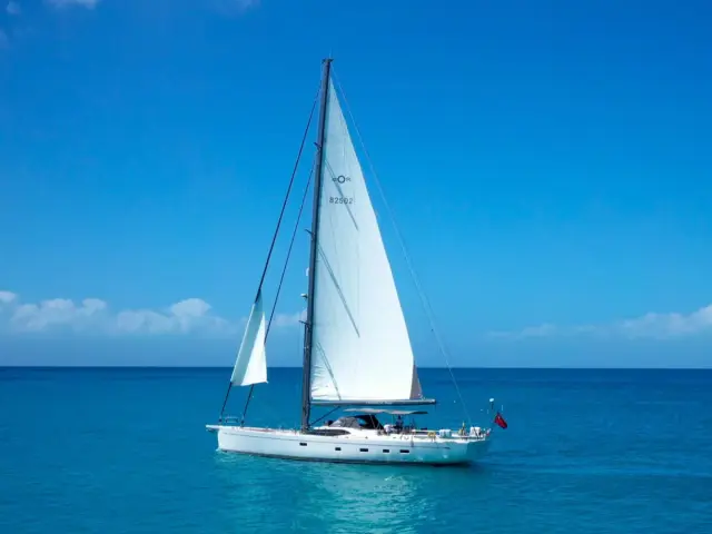 CHAMPAGNE HIPPY | Oyster 825 — 6 / 31