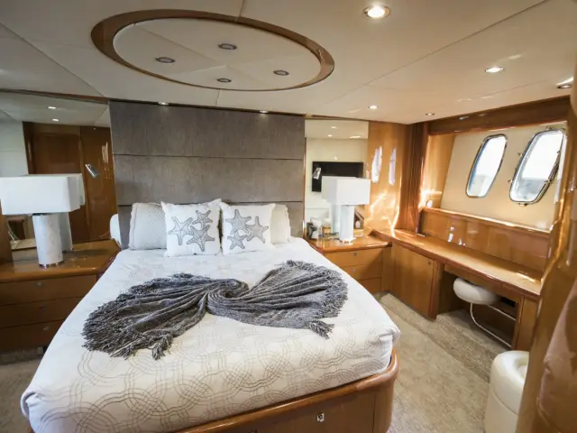 LION | Sunseeker Predator 72 — 4 / 18
