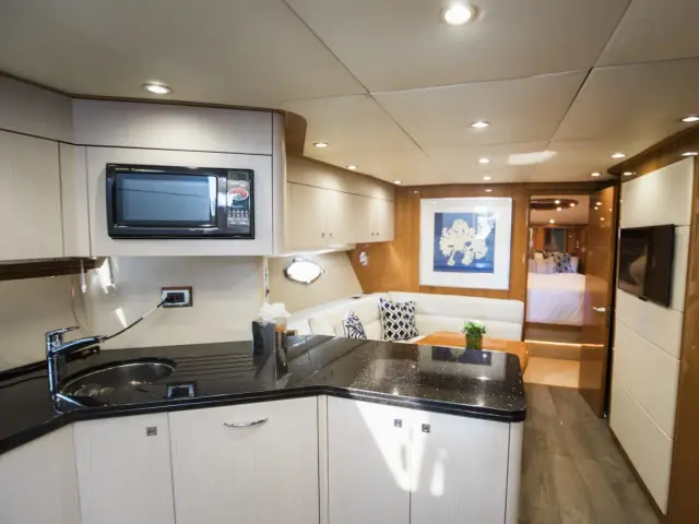 LION | Sunseeker Predator 72 — 15 / 18