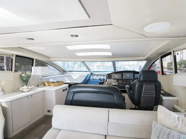 LION | Sunseeker Predator 72 — 18 / 18