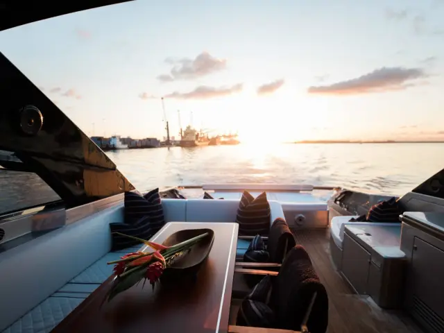 NOT YET | Riva Bahamas 76 — 7 / 24