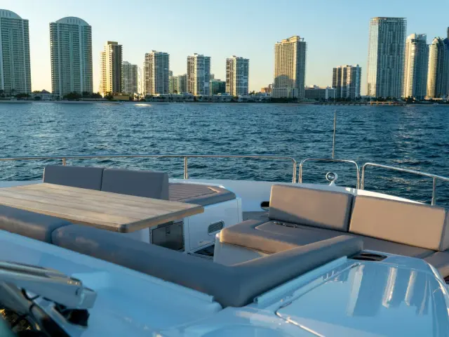 MILAMO | 76 Sunseeker Manhattan — 17 / 42