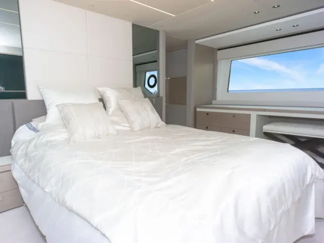 MILAMO | 76 Sunseeker Manhattan — 32 / 42