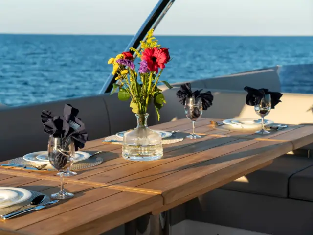 MILAMO | 76 Sunseeker Manhattan — 9 / 42