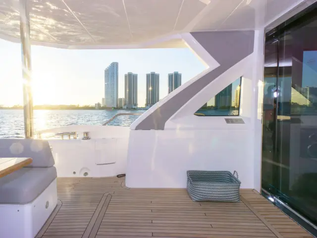 MILAMO | 76 Sunseeker Manhattan — 23 / 42