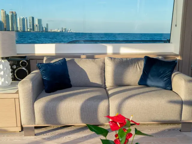 MILAMO | 76 Sunseeker Manhattan — 10 / 42