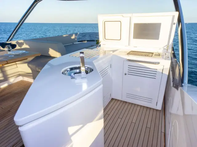 MILAMO | 76 Sunseeker Manhattan — 41 / 42