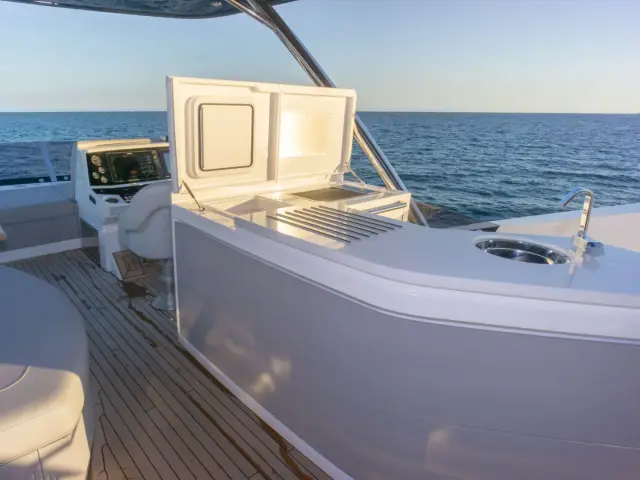 MILAMO | 76 Sunseeker Manhattan — 40 / 42