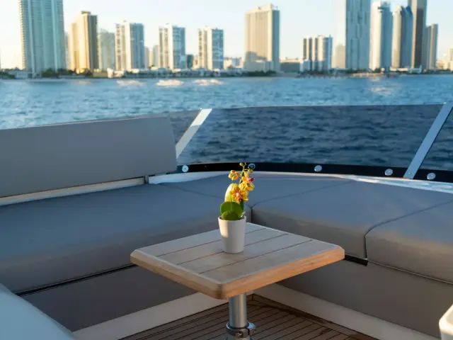 MILAMO | 76 Sunseeker Manhattan — 16 / 42