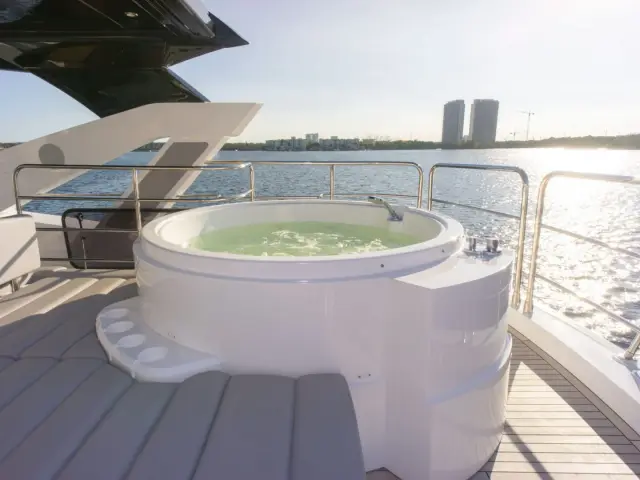 MILAMO | 76 Sunseeker Manhattan — 18 / 42