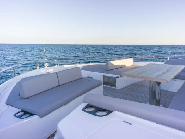 MILAMO | 76 Sunseeker Manhattan — 38 / 42