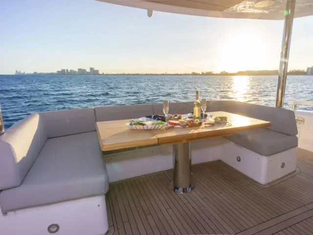 MILAMO | 76 Sunseeker Manhattan — 42 / 42