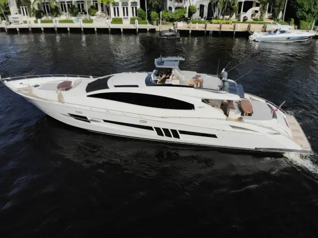 NEW LIFE | Lazzara LSX 92 — 13 / 36