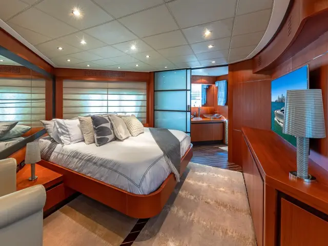 REGAL | Pershing 90 — 45 / 59