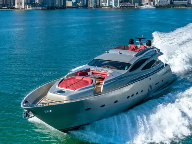 REGAL | Pershing 90 — 7 / 59