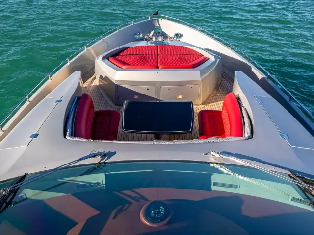 REGAL | Pershing 90 — 21 / 59