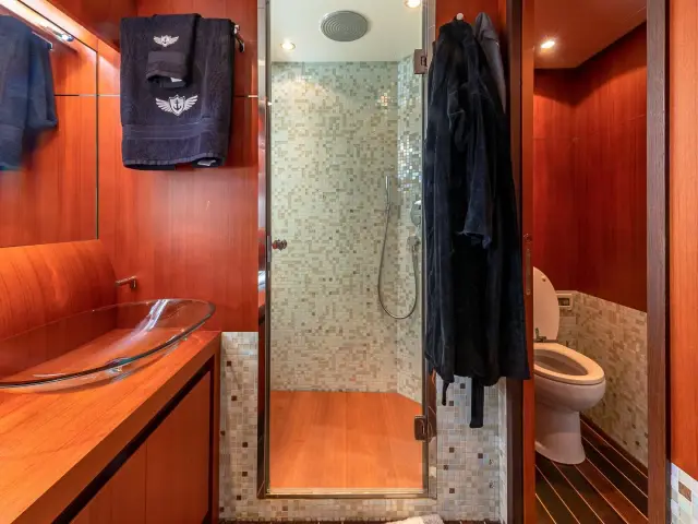 REGAL | Pershing 90 — 47 / 59