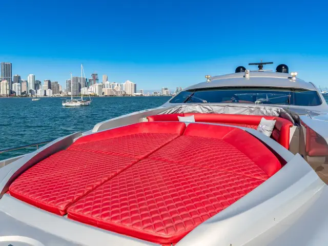 REGAL | Pershing 90 — 14 / 59