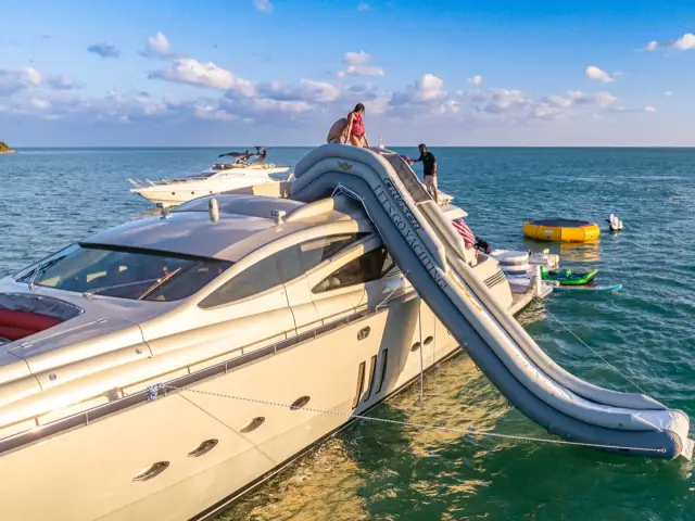 REGAL | Pershing 90 — 4 / 59