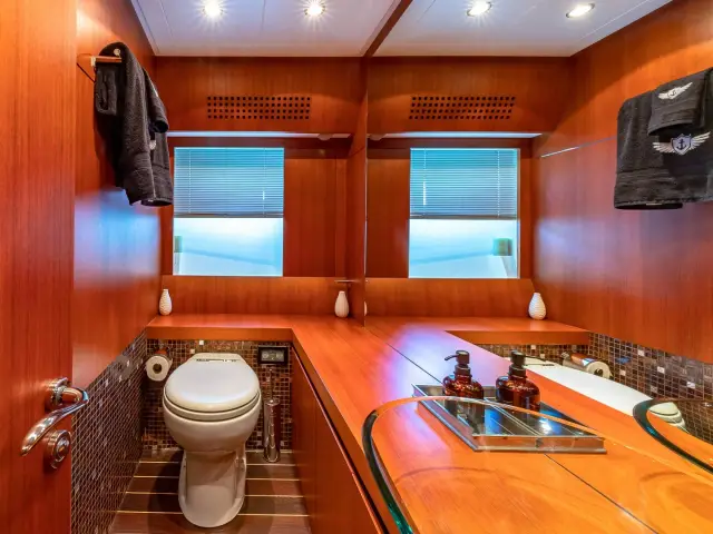 REGAL | Pershing 90 — 55 / 59