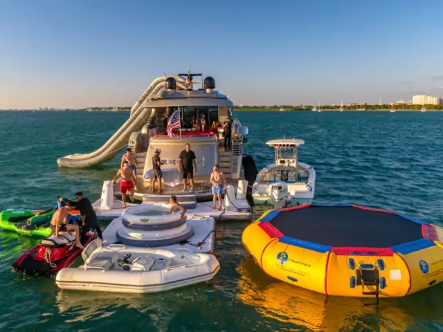 REGAL | Pershing 90 — 25 / 59