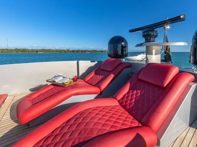 REGAL | Pershing 90 — 18 / 59