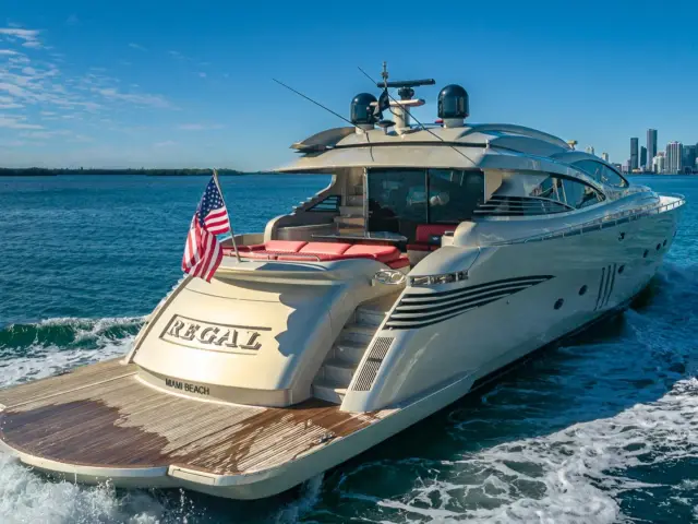 REGAL | Pershing 90 — 10 / 59