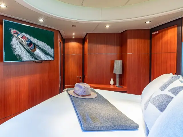 REGAL | Pershing 90 — 42 / 59