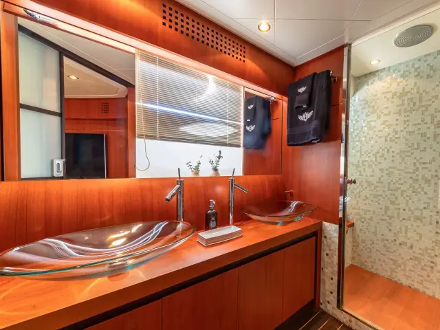 REGAL | Pershing 90 — 46 / 59