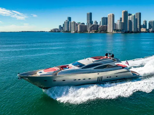 REGAL | Pershing 90 — 1 / 59