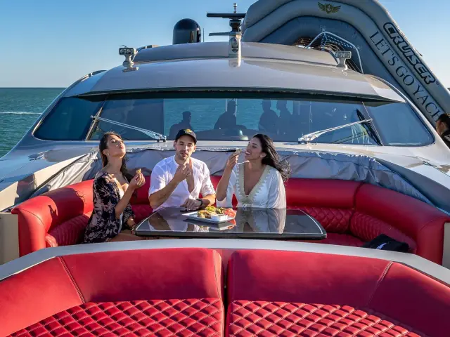 REGAL | Pershing 90 — 15 / 59