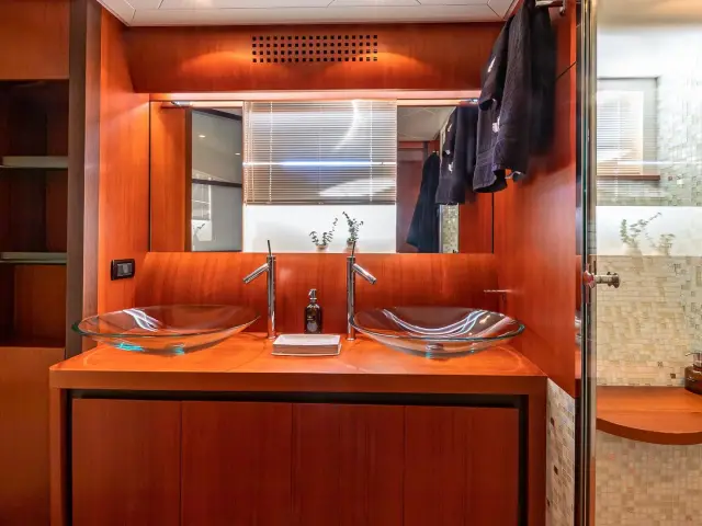 REGAL | Pershing 90 — 48 / 59