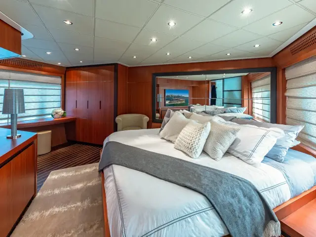 REGAL | Pershing 90 — 49 / 59
