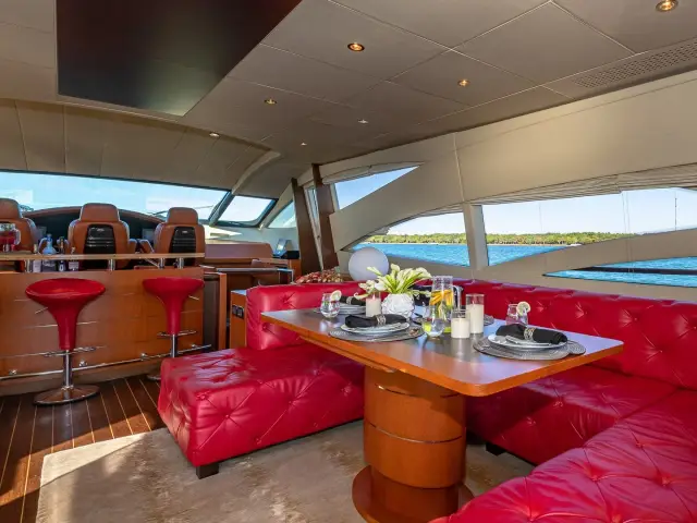 REGAL | Pershing 90 — 34 / 59