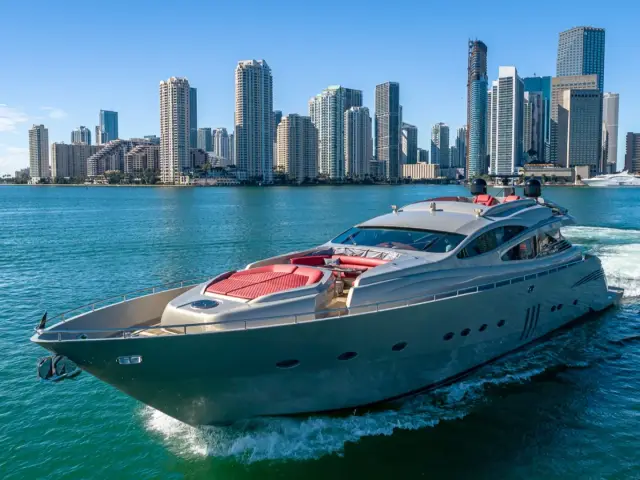REGAL | Pershing 90 — 6 / 59