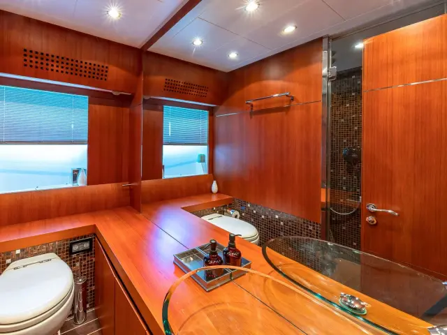 REGAL | Pershing 90 — 43 / 59