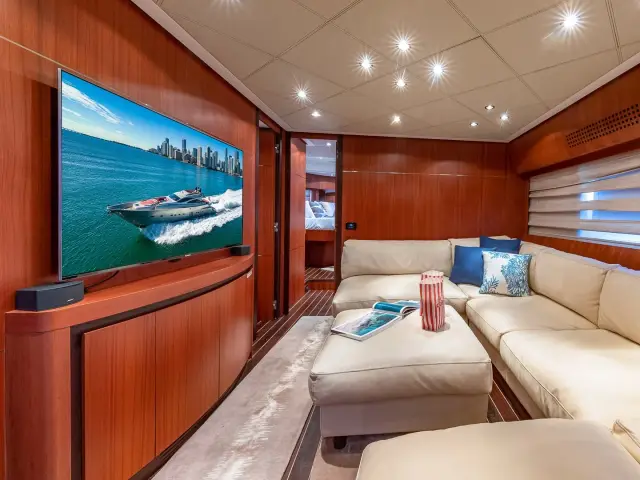 REGAL | Pershing 90 — 35 / 59
