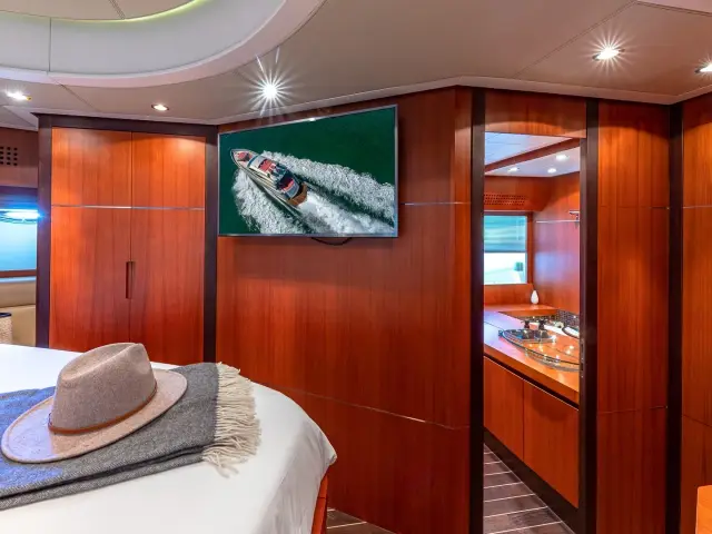REGAL | Pershing 90 — 41 / 59