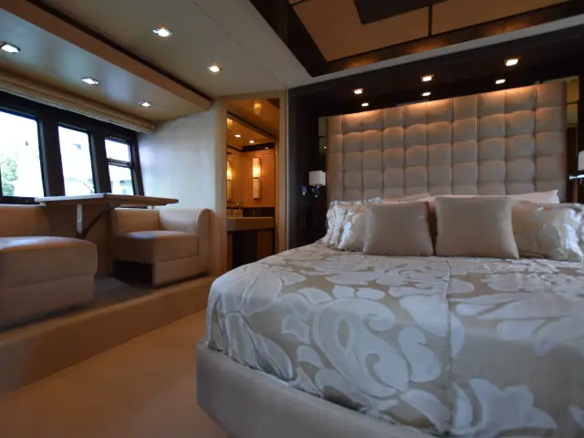 LUPO II | Azimut 70 — 46 / 57