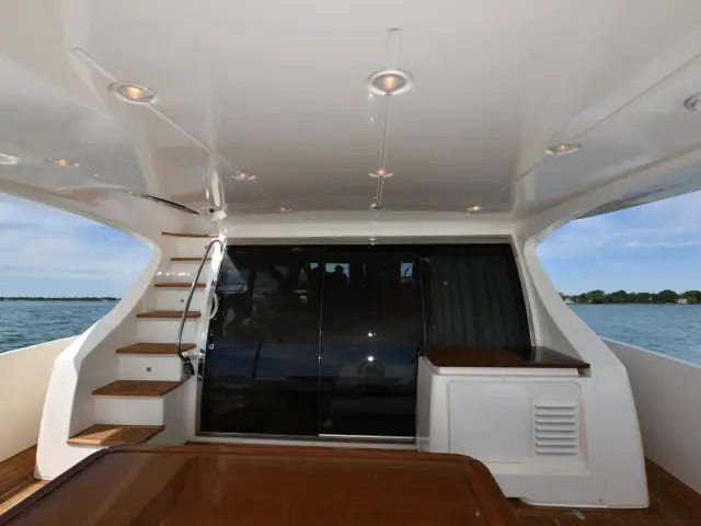 LUPO II | Azimut 70 — 24 / 57