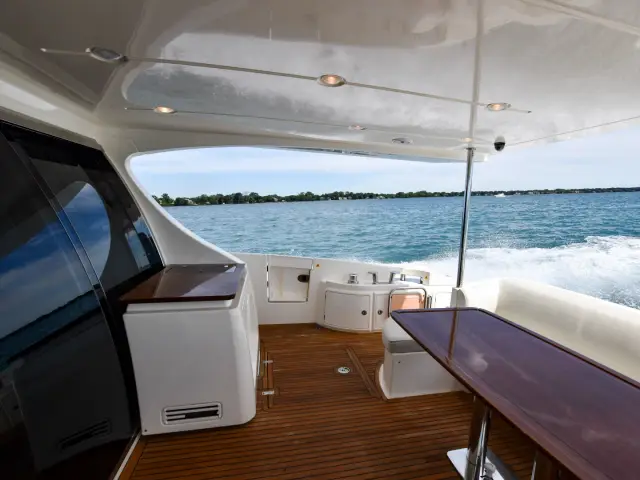 LUPO II | Azimut 70 — 26 / 57