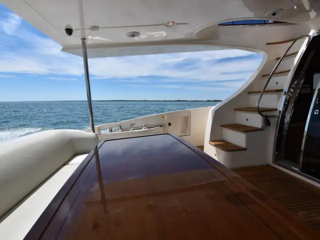 LUPO II | Azimut 70 — 25 / 57