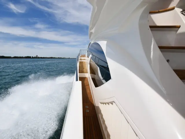 LUPO II | Azimut 70 — 12 / 57