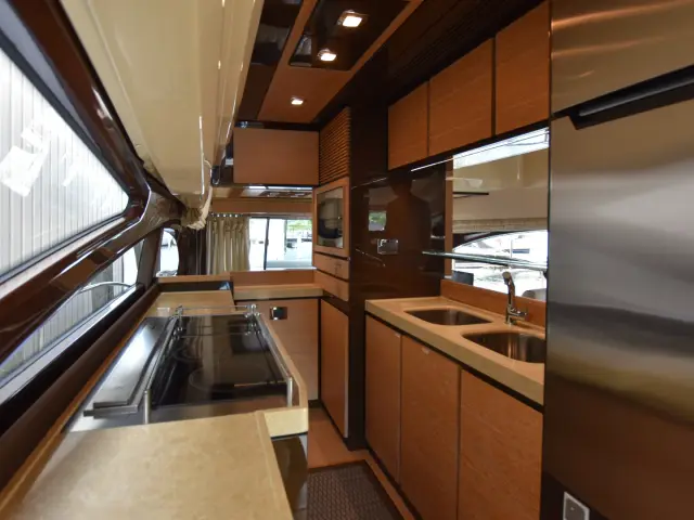 LUPO II | Azimut 70 — 36 / 57