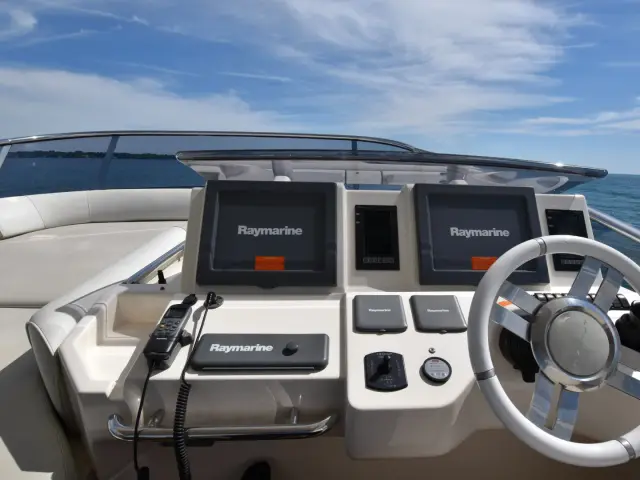 LUPO II | Azimut 70 — 13 / 57