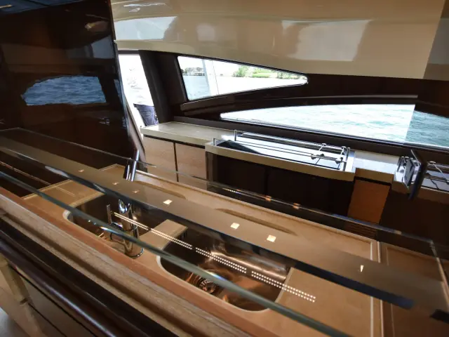 LUPO II | Azimut 70 — 37 / 57