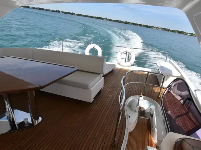 LUPO II | Azimut 70 — 18 / 57