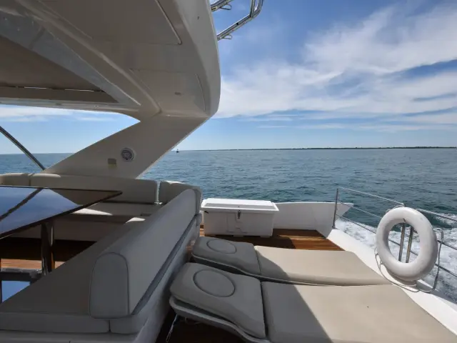LUPO II | Azimut 70 — 20 / 57