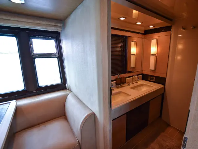 LUPO II | Azimut 70 — 49 / 57